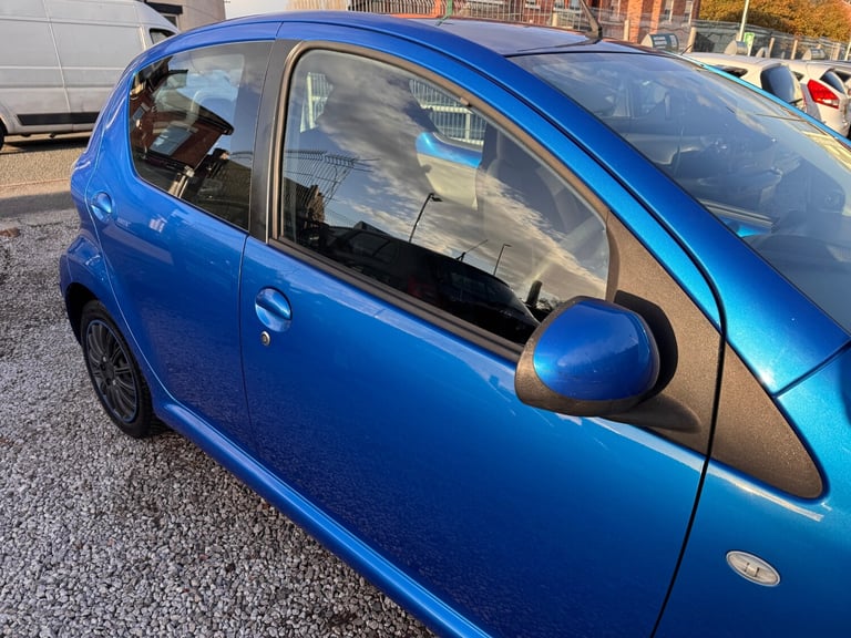 2011 Toyota AYGO 1.0 VVT-i Blue 5dr HATCHBACK Petrol Manual