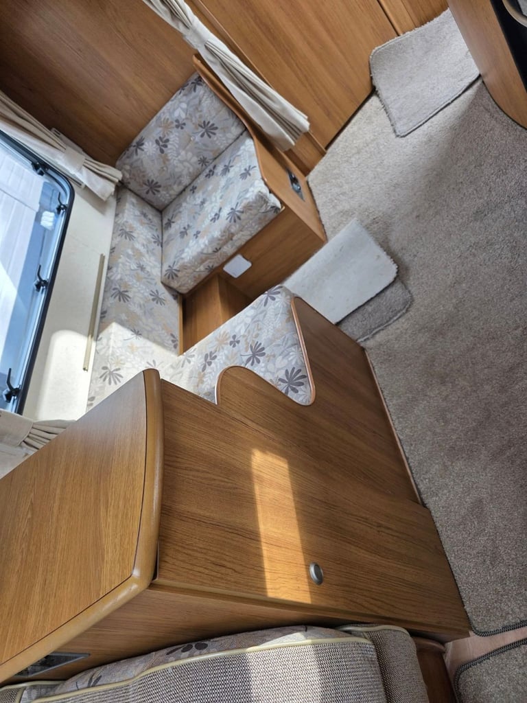 Bailey Pageant Champagne 2008 Four Berth Side Dinette Caravan