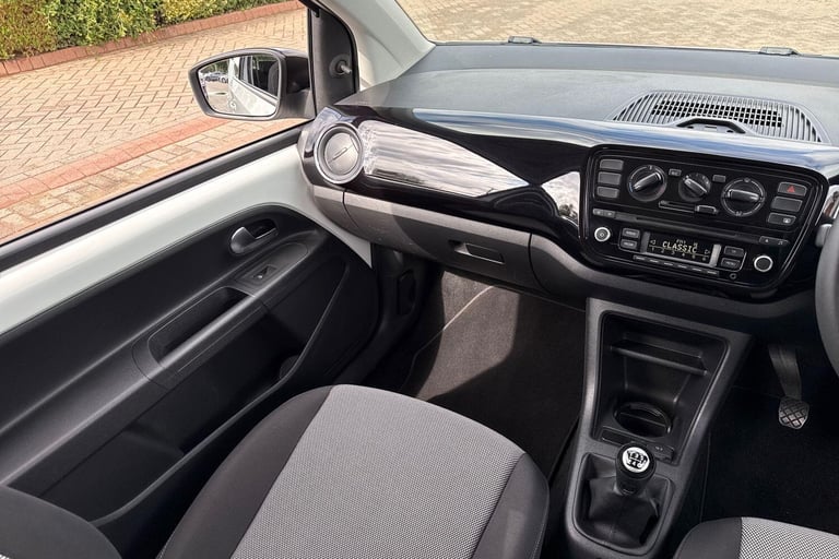 2016 Volkswagen up! 1.0 Look up! Hatchback 3dr Petrol Manual Euro 6 (60 ps) HATCHBACK Petrol Manual