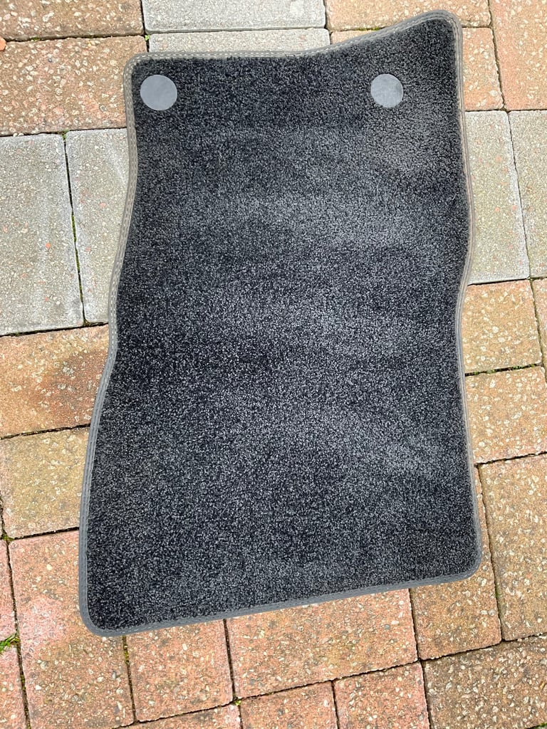 For sale Defender l663 carpet mats