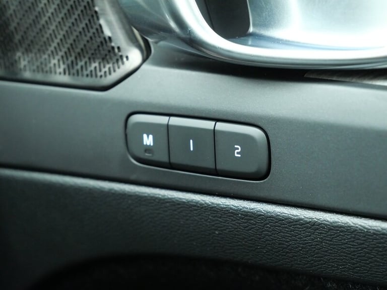 2020 Volvo XC40 2.0 B4P Inscription Pro 5dr Auto ESTATE PETROL Automatic