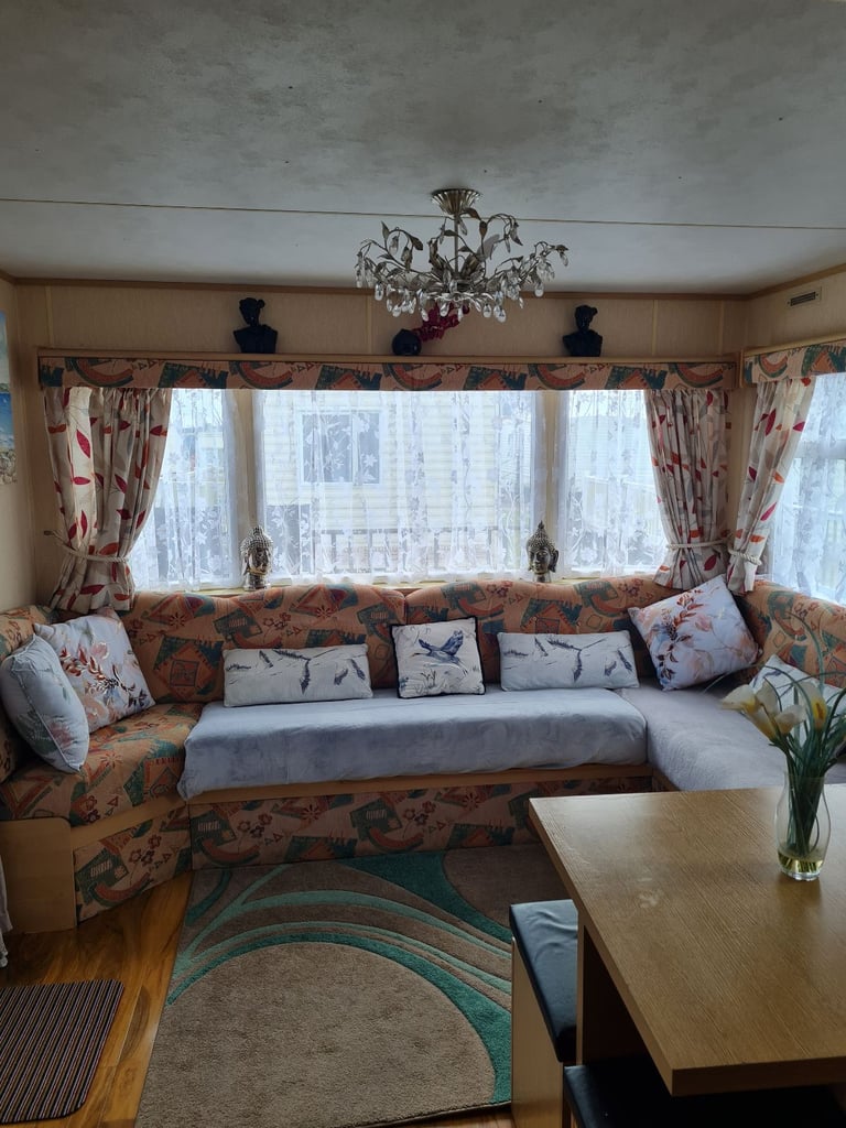 FOR HIRE/RENT/TO LET 8 BERTH 3 BEDROOMED CARAVAN AT CHAPEL ST LEONARDS SKEGNESS (NOT INGOLDMELLS)