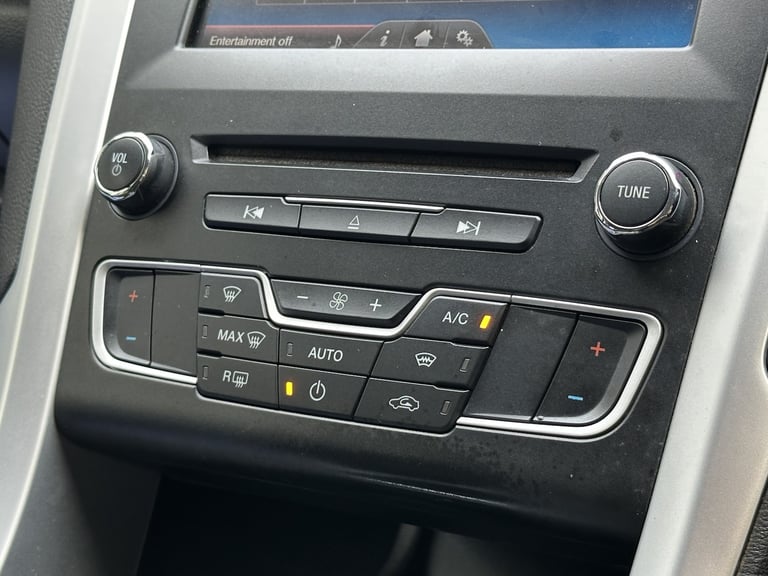 2015 Ford Mondeo 2.0 TDCi EcoNetic Zetec Diesel Manual 5 Door Hatchback Black