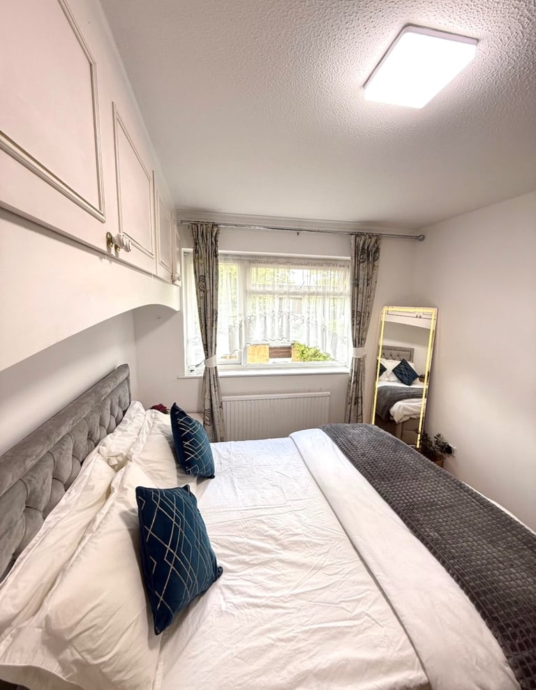 (Not a studio)Double room including bills for single occupancy Postcode TW12 3YZ
