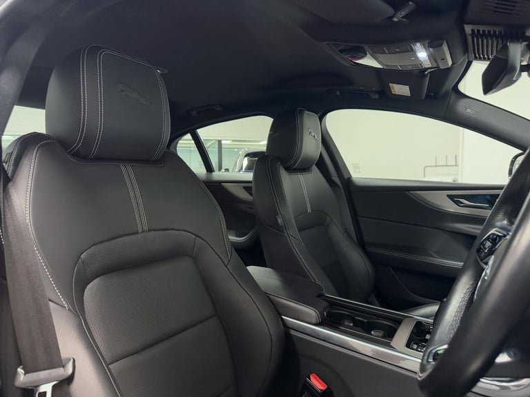 2022 Jaguar XE 2.0 D200 MHEV R-Dynamic SE Saloon 4dr Diesel Auto Euro 6 (s/s) (204 ps) SALOON Die...