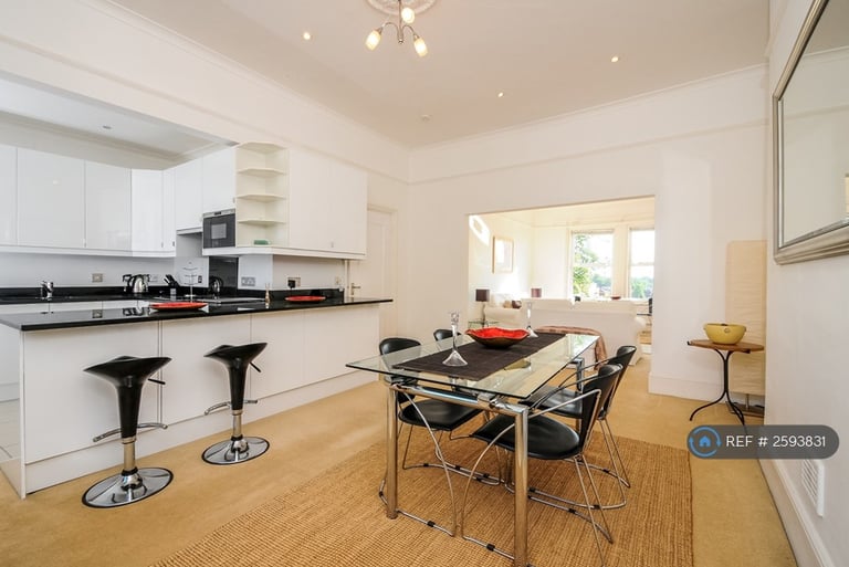 3 bedroom flat in Petersham Road, Richmond, Surrey, TW10 (3 bed) (#2593831)