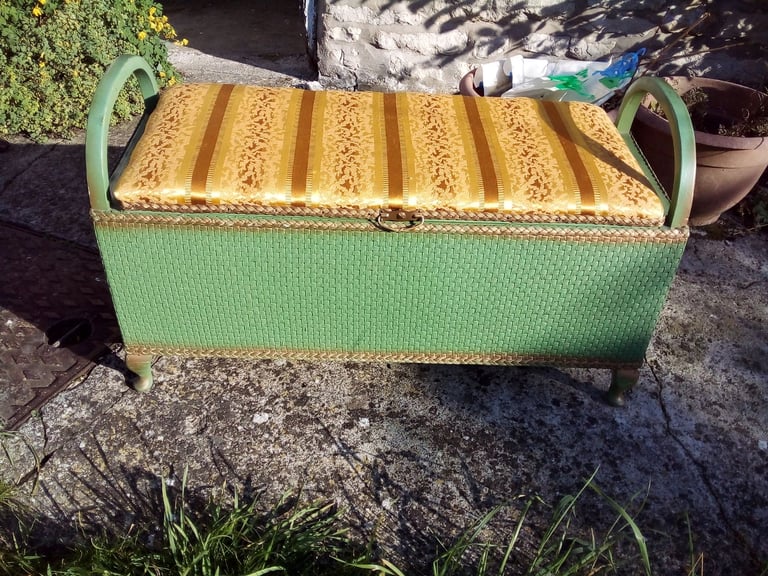 Vintage lloyd loom Ottoman 