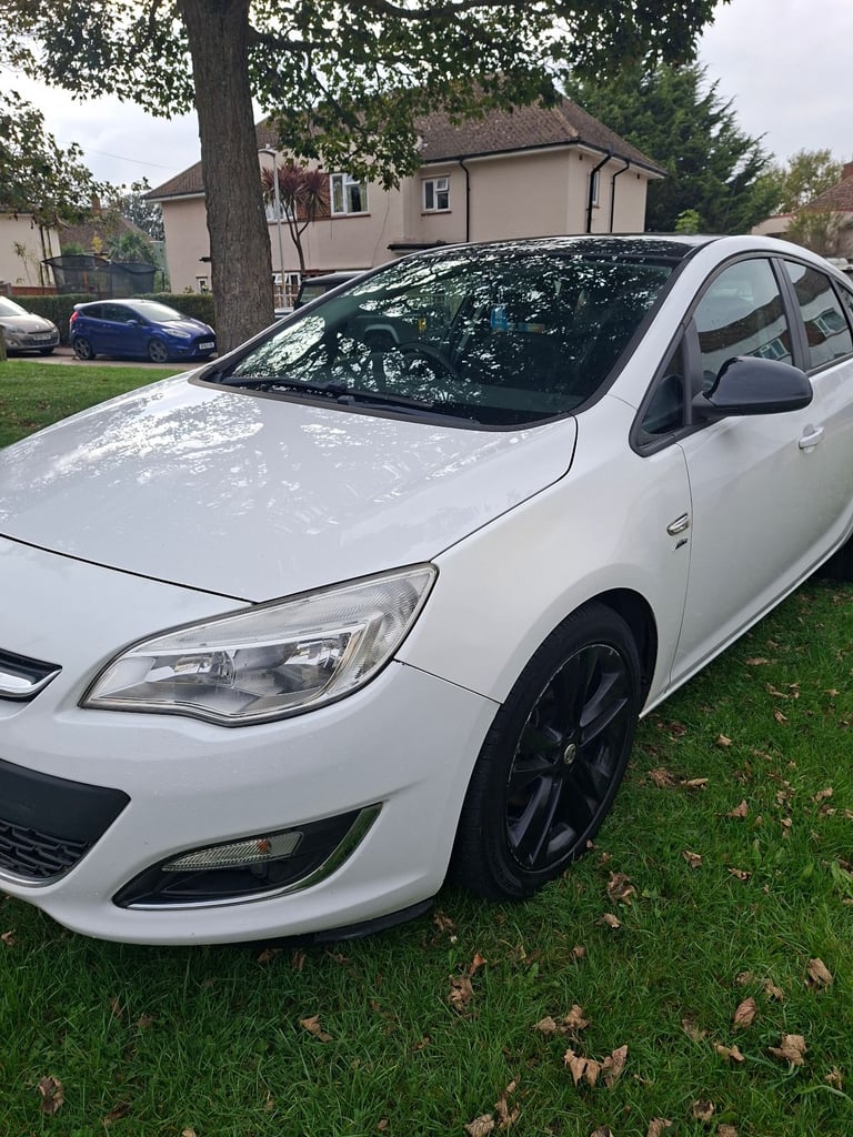 Vauxhall, ASTRA, Hatchback, 2012, Manual, 1686 (cc), 5 doors