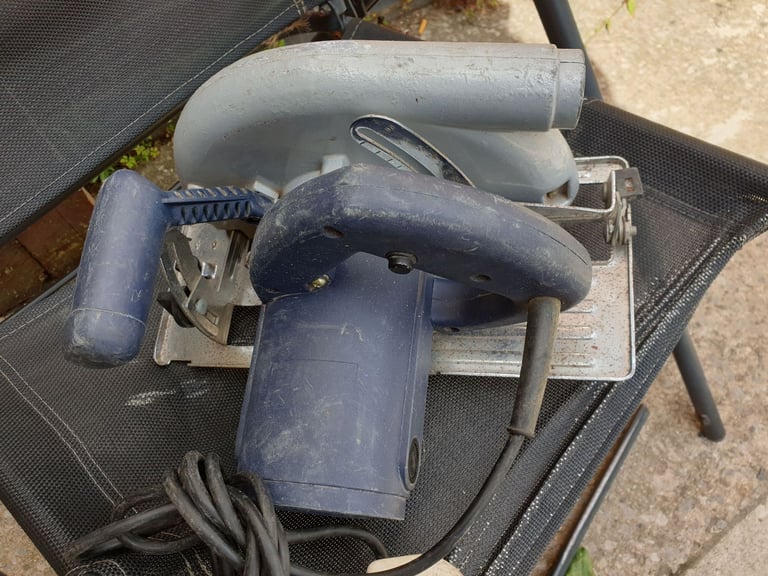 FKS-180 POWERFUL 240V CIRCULAR SAW IN GOOD WORKING ORDER WITH DECENT BLADE + CAN BE SEEN WORKING