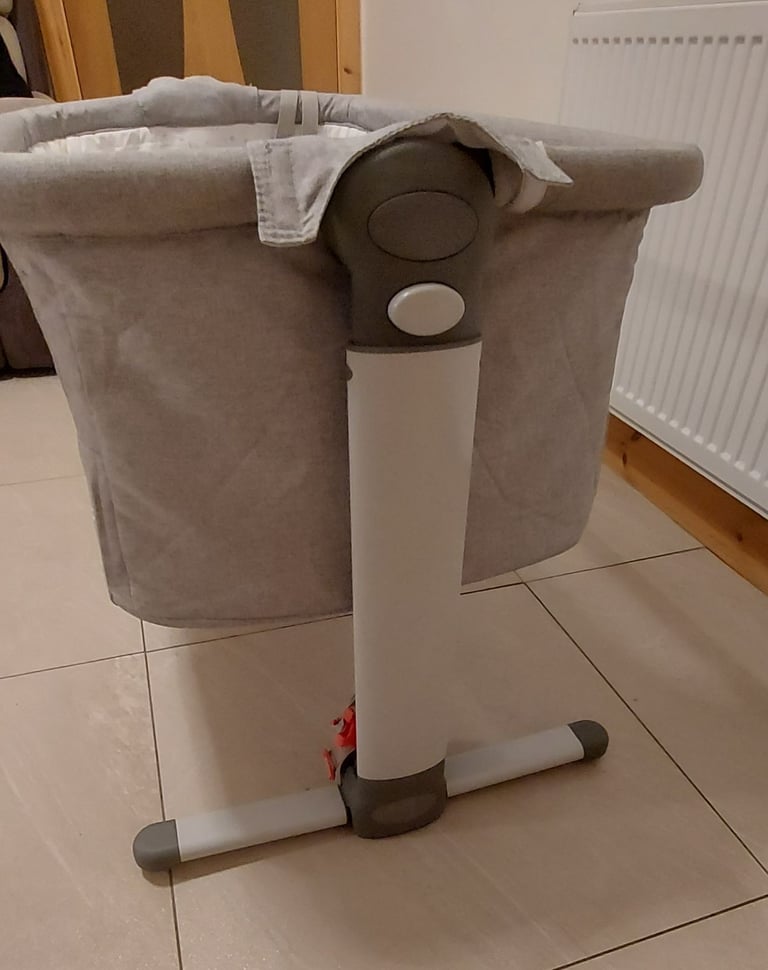 Baby crib, REDUCED FURTHER FOR QUICK SALE 