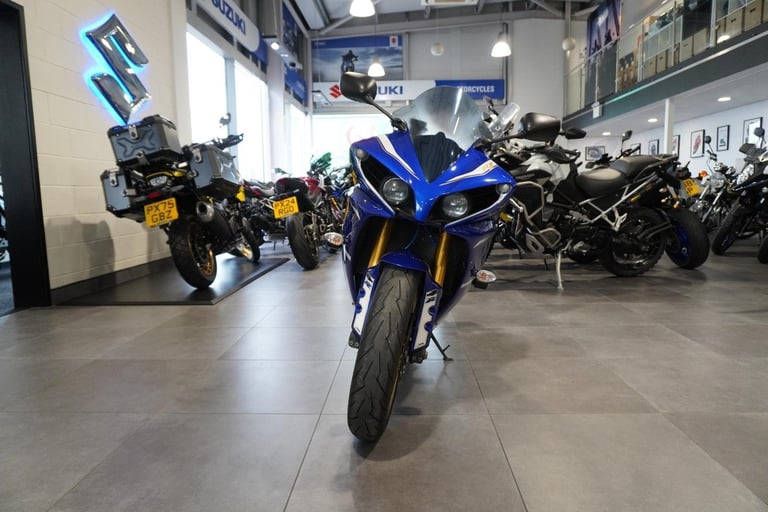 Yamaha YZF-R1 (BIG BANG) 2013, Blue with just 17829miles