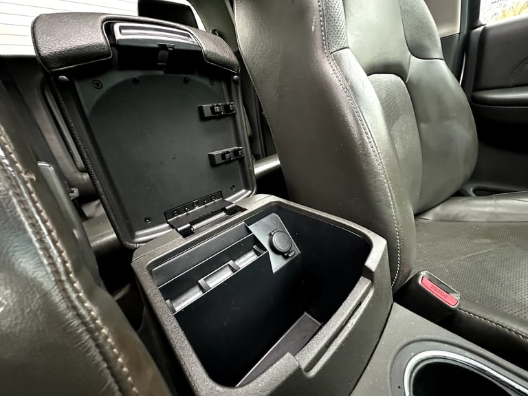 2013 Nissan Navara 3.0 dCi V6 Outlaw 4WD Diesel 4-Door Diesel