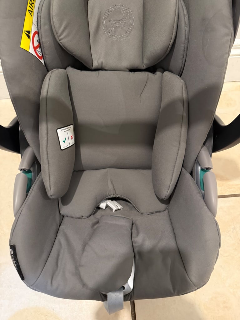 Cybex Cloud Infant Seat (Inc. Rain Cover) & ISOFIX Base