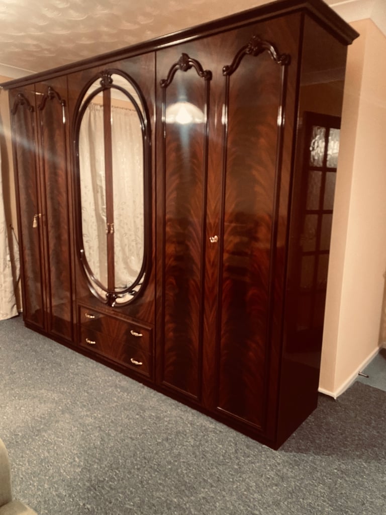 ITALIAN WARDROBE 