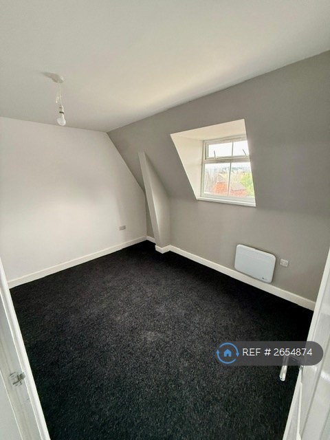 1 bedroom flat in Dudley Road, Brierley Hill, DY5 (1 bed) (#2654874)