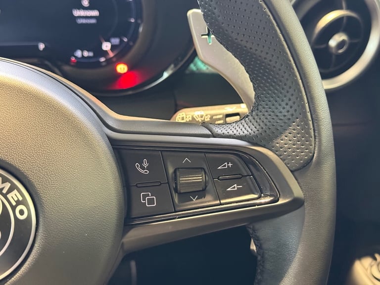 2025 Alfa Romeo Tonale 1.3 PHEV Tributo Italiano 5dr Auto Hatchback Petrol Parallel PHEV Automatic