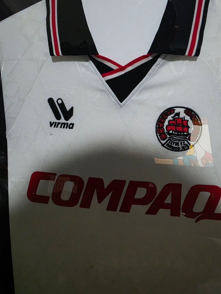 *Rare Clyde Framed Vintage 2001/02 top*