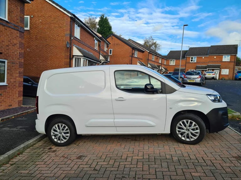 Citroen, BERLINGO 1.5 Diesel Driver Panel Van, 2024, Manual, Only 4600 miles. PLUS VAT. HPI CLEAR