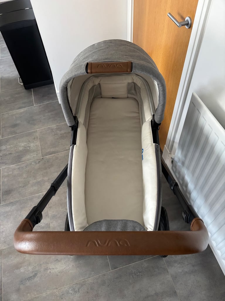 Nuna Mixx Next bassinet and stroller