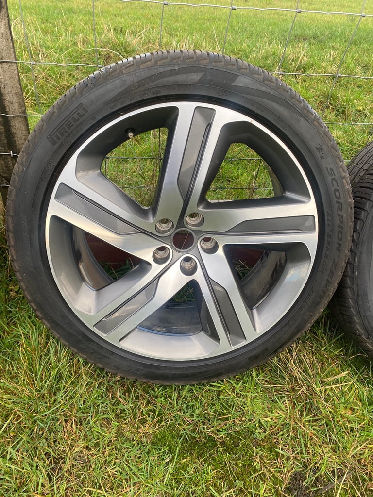 Land Rover Discovery 5 alloys 2021 