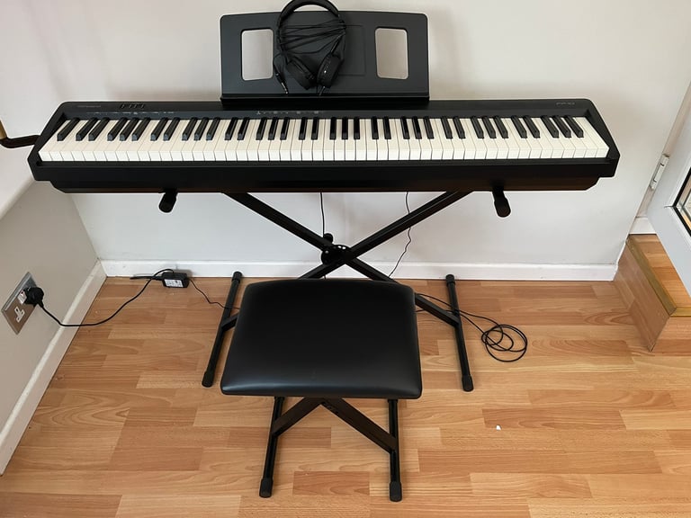 10+ Wooden Piano Stand