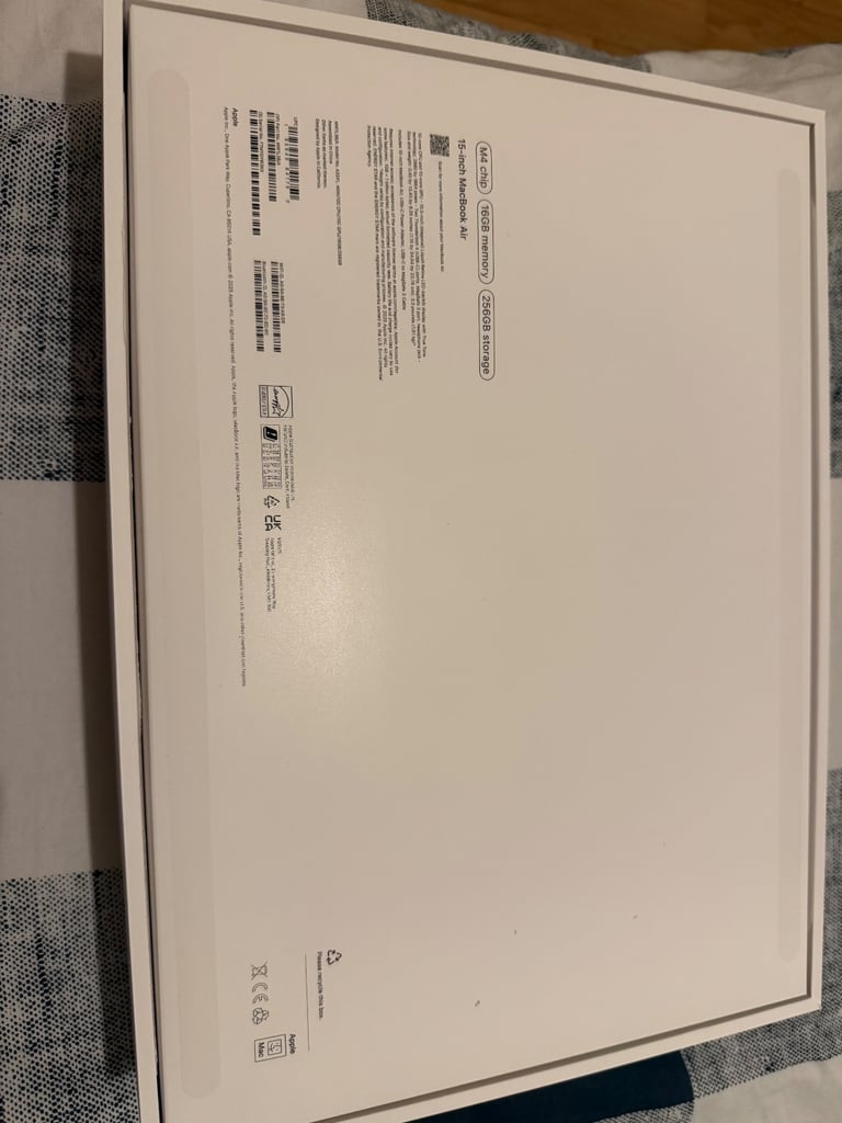Apple MacBook Air 2025 15.3in M4 16GB 256GB - Midnight