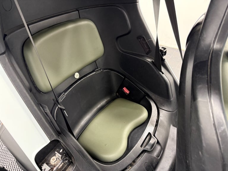 2012 Renault Twizy 13kW COLOUR 2dr Auto - LOW 14000 MILES **£20 ROAD TAX** SALOON Electric Automatic