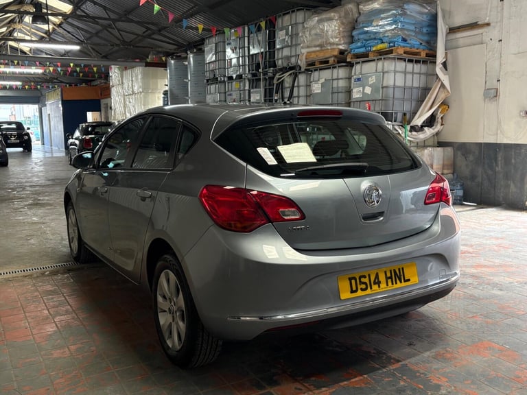 2014 Vauxhall Astra 1.4 16v Design Euro 5 5dr HATCHBACK Petrol Manual