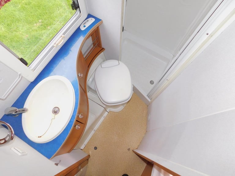 RAPIDO 786F Fiat 2.8 Jtd 4 Berth with Fixed Rear French DOUBLE BED for Sale