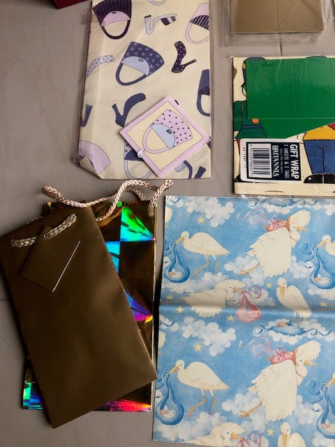 5 Greeting Cards, 6 Gift Bags, Tags and Wrapping Paper CollectChichest