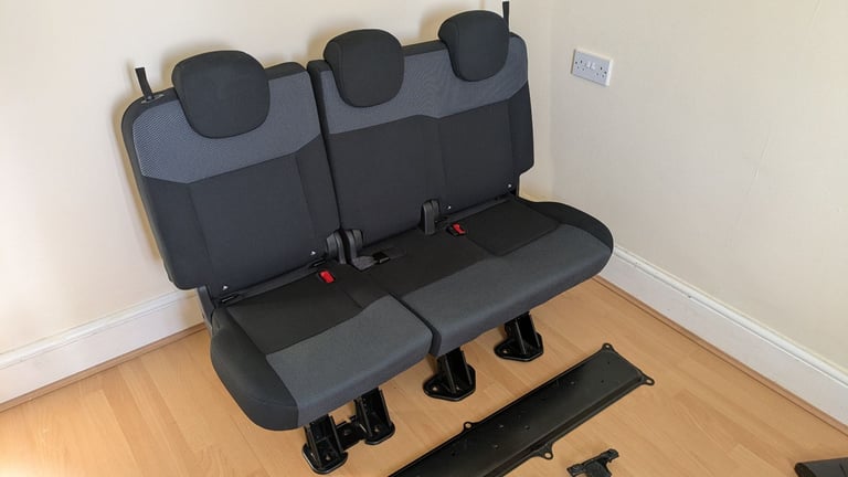 Nissan NV200 combi 2016 middle row of seats