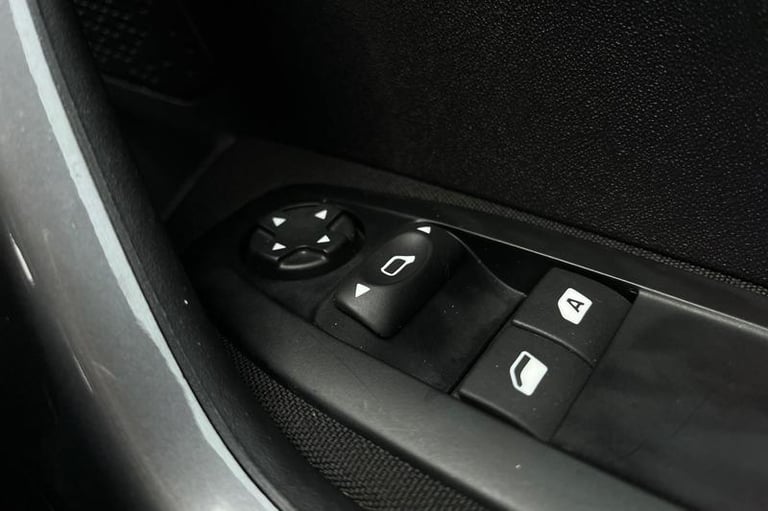 2017 Peugeot 2008 1.6 BlueHDi 100 Active 5dr - MOT'D TO JUNE 2026, 2 KEYS, TOUCHSCREEN, BLUET Est...