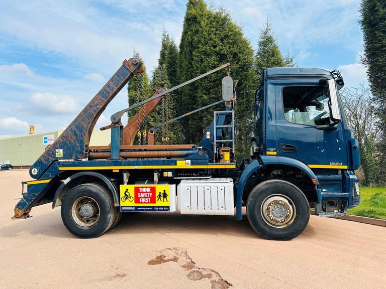 MERCEDES AROCS 1824 2014 (64) EURO 6, 18 TON SKIP LOADER, HYVALIFT EQUIPMENT
