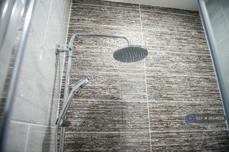 1 bedroom flat in Claremont, Bradford, BD7 (1 bed) (#2654659)