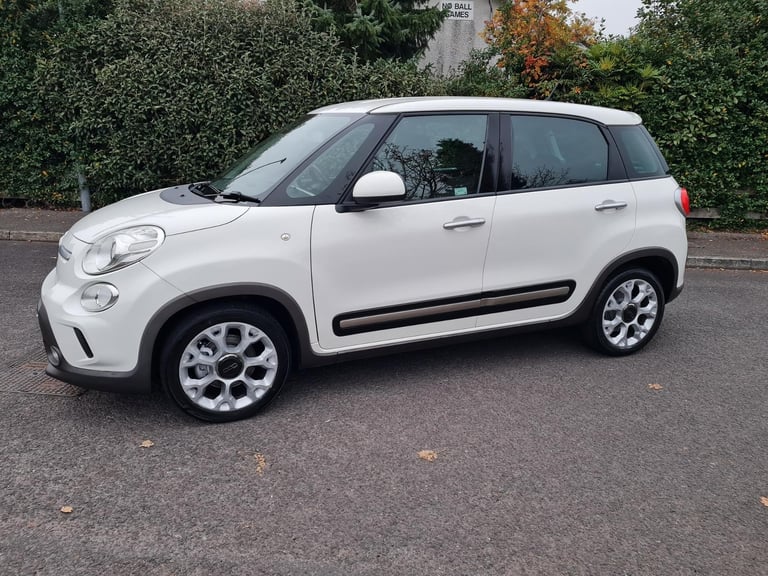 Fabulous Diesel 2014 Fiat 500L Lounge 1.6 Multijet Mpv around 60-63 mpg 2014, Manual, 1598 (cc)