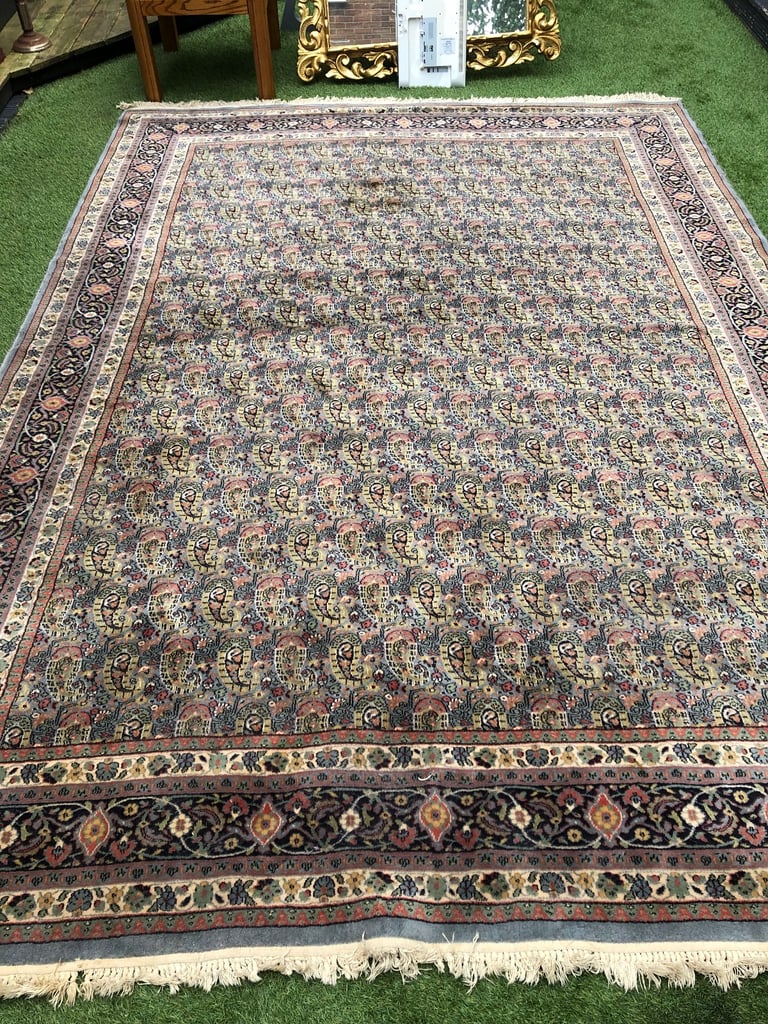 A LARGE HANDMADE VINTAGE  WOOL/SILK MIX RUG VERY GOOD CONDITION NO DAMAGE 363Cm X 250Cm , DELIVERY