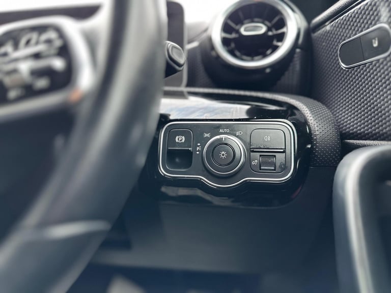 2019 Mercedes-Benz A-Class 1.3 A180 Sport (Executive) 7G-DCT Euro 6 (s/s) 5dr HATCHBACK Petrol Au...