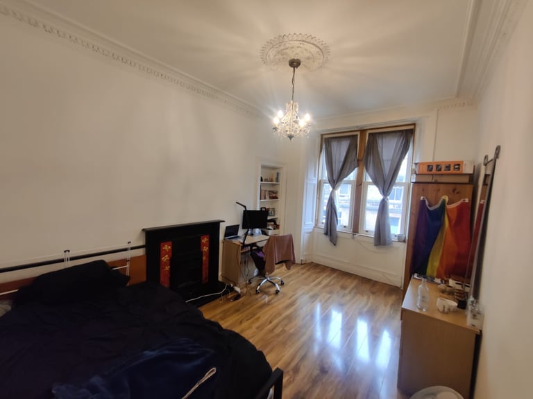 Double bedroom available 
