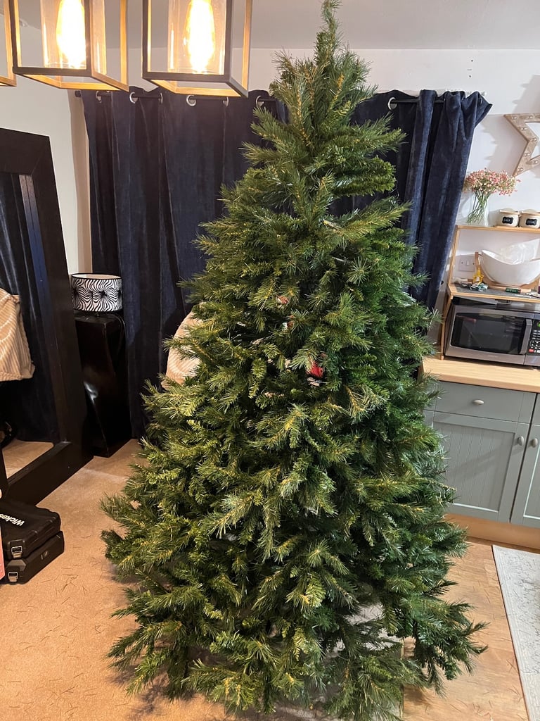 7 ft  Christmas tree