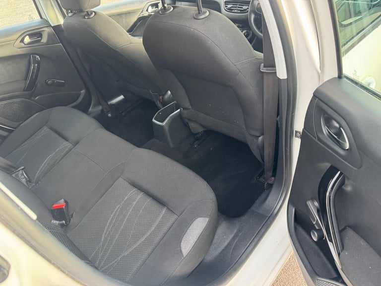  Peugeot 208 1.2 VTi Active Euro 5 5dr Petrol Manual