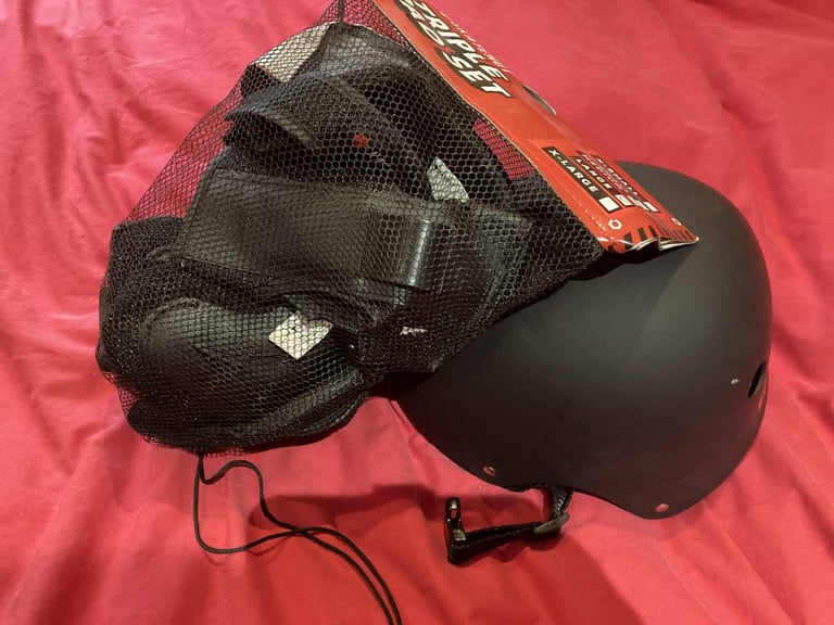 Skateboarding pads and helmet