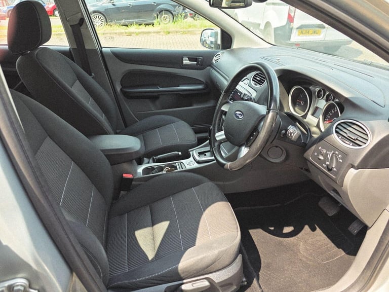 FORD FOCUS 1.6 Titanium 5 DOOR AUTOMATIC 2010