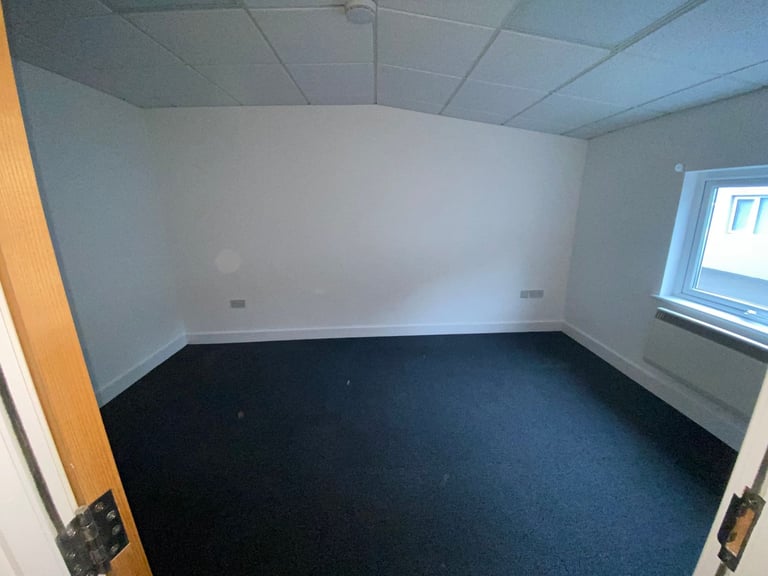 COMMERCIAL UNIT FOR RENT