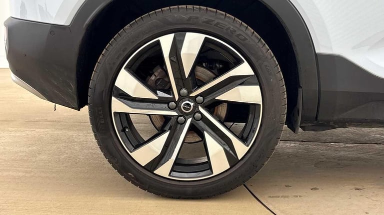 2025 Volvo XC40 2.0 B3P Ultra Dark 5dr Auto ESTATE PETROL Automatic