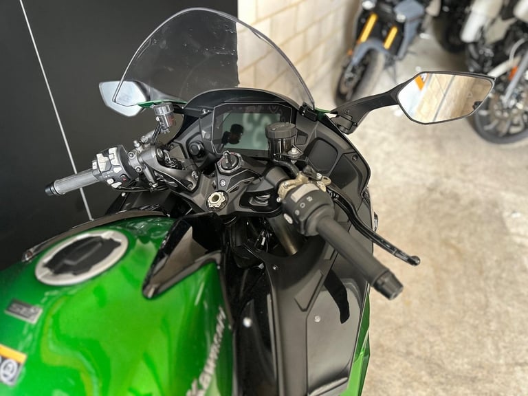 Stunning Low Mileage 2023/23 Kawasaki Ninja H2 SX Motorcycle 