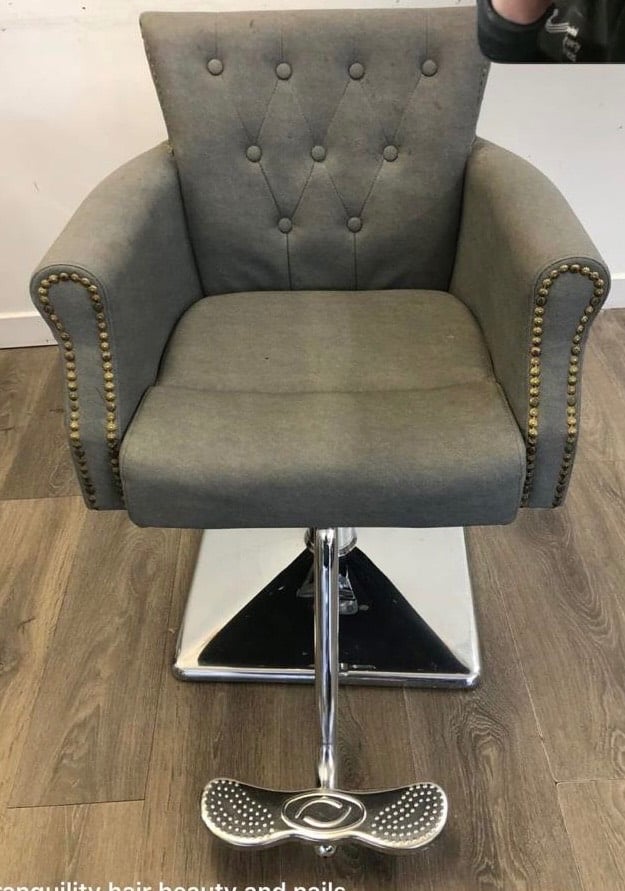 Selling 3 Hairdressers Chairs’