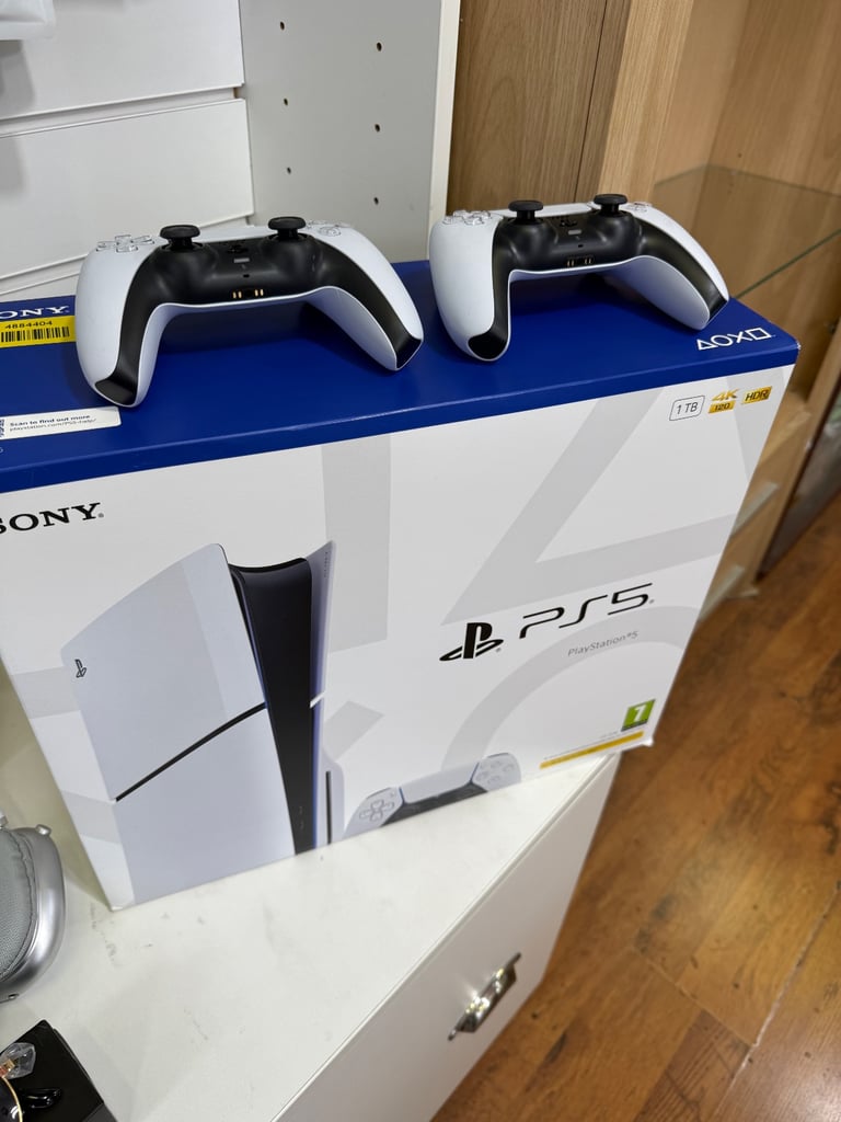 PlayStation 5 Slim Disc version 1Tb Brandnew sealed 1 year warranty 