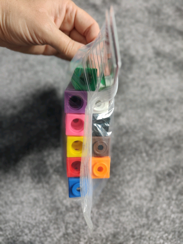 100 x Maths counting activity cubes