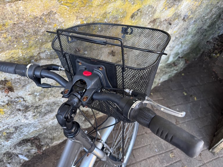 Lady’s Apollo town bike