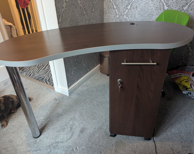 Manicure nail desk and desk chair 